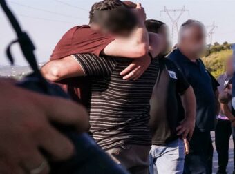 Κρήτη: Λύγισαν οι συγγενείς της Ελευθερίας Γιακουμάκη μπροστά στη σορό της (Φωτογραφίες)