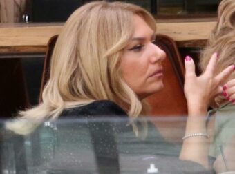 Τίνα Μεσσαροπούλου: Σε άσχημη ψυχολογική κατάσταση έξω από την ΜΕΘ που νοσηλεύεται ο Μυλωνάκης – Οι κινήσεις της