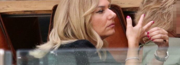 Τίνα Μεσσαροπούλου: Σε άσχημη ψυχολογική κατάσταση έξω από την ΜΕΘ που νοσηλεύεται ο Μυλωνάκης – Οι κινήσεις της