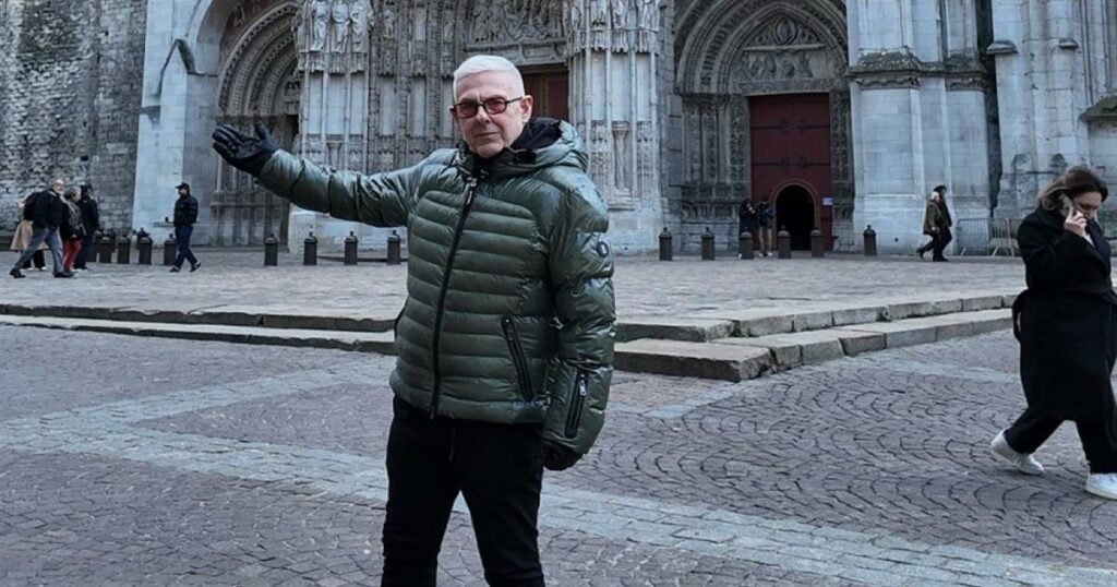 Ο Τάσος Δούσης με ένα άρθρο φωτιά για τους υποκριτές του Πάσχα: «Πώς ήρθες έτσι στον επιτάφιο μωρή μαλ…»