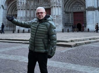 Ο Τάσος Δούσης με ένα άρθρο φωτιά για τους υποκριτές του Πάσχα: «Πώς ήρθες έτσι στον επιτάφιο μωρή μαλ…»