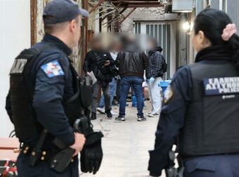 Θρίλερ στο κέντρο της Αθήνας: «Μίλησε» το βίντεο πριν τη μοιραία πτώση της 30χρονης –  Τα κρίσιμα λεπτά πριν τον θάνατο