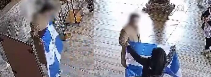 Στη φυλακή οι Έλληνες που άνοιξαν σημαία με τον βυζαντινό αετό στην Αγιά Σοφιά (video)