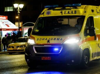 Κολωνός: Θρίλερ με τον θάνατο της 54χρονης διευθύντριας που έπεσε από ταράτσα – Βαριές καταγγελίες από τον σύζυγό της