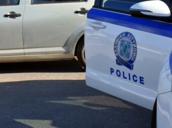 Σοκ στην Εθνική Οδό: Γνωστός πρωταθλητής πιάστηκε με 1,1 εκατ. ευρώ στο πορτ παγκάζ – Τι υποστηρίζει για το ποσό