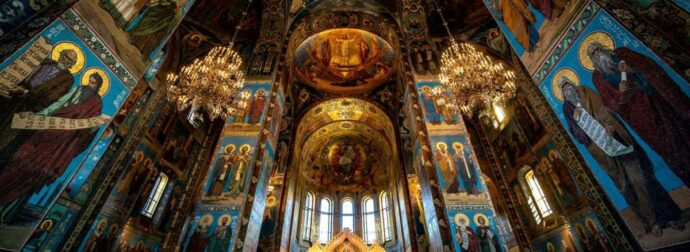 Ανεπιθύμητη σε ναό γνωστή Ελληνίδα influencer – Η εμφάνιση που προκάλεσε την οργή της εκκλησίας