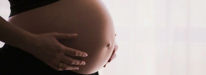 Έσκασε τώρα: Έγκυος στο τρίτο παιδί της έναν χρόνο μετά το διαζύγιο