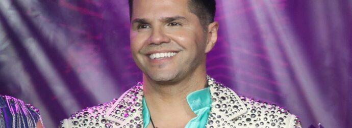 Γιώργος Τσαλίκης: Τραγουδά για πρώτη φορά με τον άγνωστο αδερφό του – Ποιος είναι (Βίντεο)