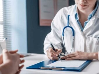 Οι γιατροί προειδοποıούν: Τα 10 «αθώα» συμπτώματα που καμία γυναίκα άνω των 40 ετών δεν πρέπει να αγνοήσει, μεγάλη προσοχń