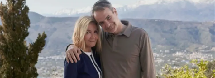 Kυριάκος Μητσοτάκης: Η τρυφερή φωτογραφία με τη σύζυγό του Μαρέβα Γκραμπόφσκι στα Χανιά και οι ευχές για το «Χριστός Ανέστη»