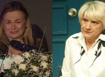 Καίτη Κωνσταντίνου: Σπάραξε η αδερφή της στην εκδήλωση για τον 1 χρόνο από τον θάνατό της – Βίντεο