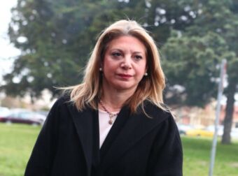 ΑΝΑΚΟΙΝΩΣΕ ΤΗΝ ΙΔΡΥΣΗ ΤΟΥ ΚΟΜΜΑΤΟΣ ΤΗΣ Η ΜΑΡΙΑ ΚΑΡΥΣΤΙΑΝΟΥ – ΑΥΤΟ ΕΙΝΑΙ ΤΟ ΟΝΟΜΑ ΤΟΥ