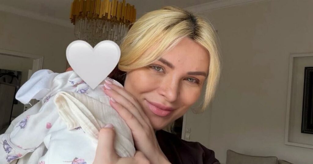 Κατερίνα Καινούργιου: Έξαλλη με τις φωτογραφίες AI της κόρης της που έχουν κυκλοφορήσει – «Αυτό δεν είναι δικό μου παιδί»