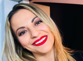 Ποια είναι η Τζένη Κατσίγιαννη: Το τραγούδι που έγινε viral στο TikTok και τα λόγια που της είπε ο πατέρας της πριν πεθάνει