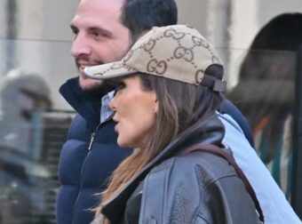 Δέσποινα Βανδή: Ποιος είναι ο άντρας με τον οποίο την απαθανάτισε ο φωτογραφικός φακός στο κέντρο της Αθήνας;