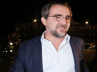 Νικόλαος Ντε Γκρες: «Το μόνο “ευχαριστώ” που λαμβάνουμε είναι η αγάπη του κόσμου» – Η αποστολή στα νησιά του Αιγαίου