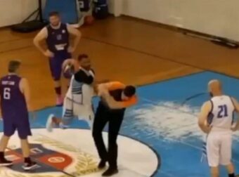 Παίκτης έριξε μπουνιά σε διαιτητή και του πέταξε την μπάλα στο κεφάλι (video)