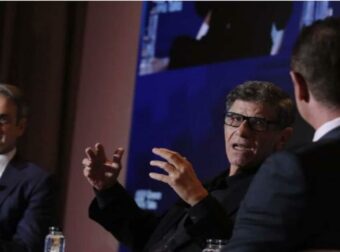 Από το σανίδι στα έδρανα: Ο Μητσοτάκης παίρνει τον Μπέζο στο Μαξίμου – Όλο το παρασκήνιο της «μεταγραφής» του αιώνα