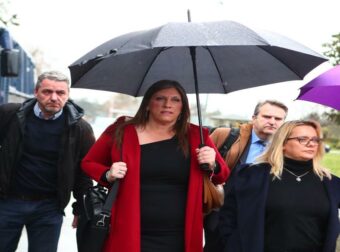 Λάρισα: Τινάχτηκε στον αέρα η δίκη για τα Τέμπη! Μετωπική Δικαστών με την Κωνσταντοπούλου: «Ζητάμε την παρέμβαση του Υπουργείου!»