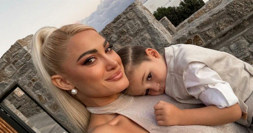 Ο Παρούλης της Τούνη όλα τα λεφτά στην Ανάσταση που έσβηνε τις λαμπάδες