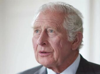 Βασιλιάς Κάρολος: «Ξέσπασε» για Χάρι και Μέγκαν – Η αιχμηρή ατάκα στο Κογκρέσο που κανείς δεν περίμενε να πει