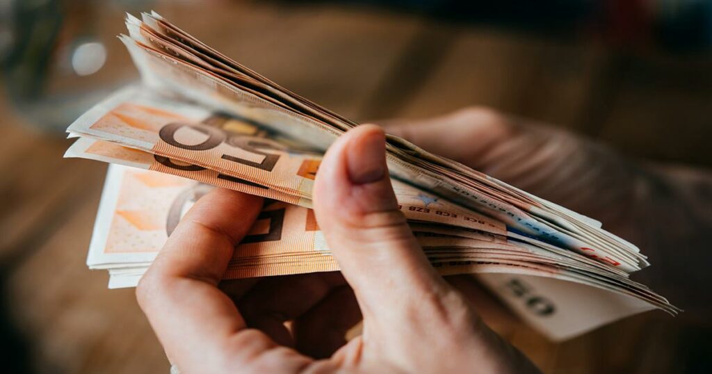 Μπλόκο στις συναλλαγές με μετρητά – To νέο καθεστώς και οι αυστηρές κυρώσεις