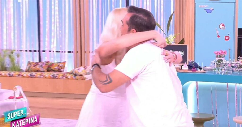 Καινούργιου: Επέστρεψε στο Super Κατερίνα μετά την γέννα – Υπέρλαμπρη, στα λευκά! Τι είπε (Βίντεο)