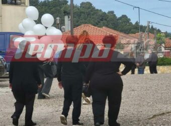 Ηλεία: Με λευκά μπαλόνια το τελευταίο αντίο στον 13χρονο Κωνσταντίνο που έχασε τη ζωή του με το πατίνι