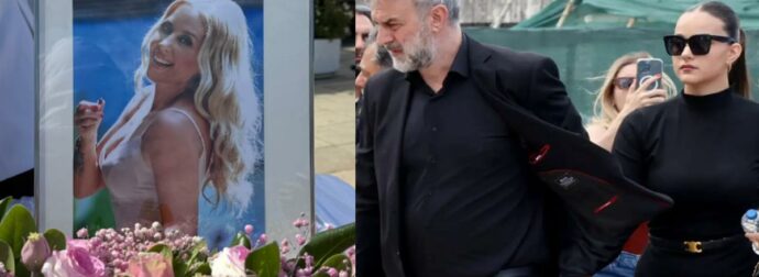 Χέρι χέρι με την κόρη του ο Τραϊανός Δέλλας στην κηδεία της Γωγώς Μαστροκώστα – Απαρηγόρητες η μητέρα και η αδερφή της (video)