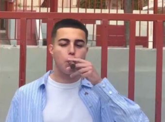 Χαβαλές στις Πανελλήνιες: Μαθητής εμφανίστηκε με πούρο – Η απίστευτη δήλωση στις κάμερες