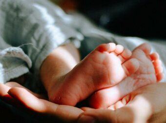 Φρίκη: Αυτή είναι η μάνα που δολοφόνησε την 19 ημερών κόρη της και ζητούσε δωρεές στο TikTok για την κηδεία