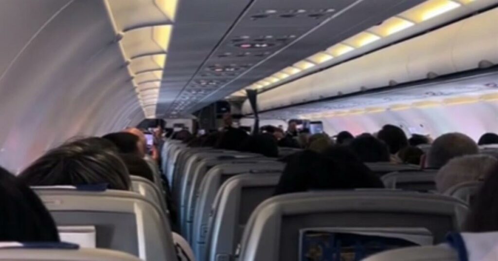 Η τελευταία πτήση πιλότου της Aegean: «Τιμή μου που συμμετείχατε» – Το βίντεο που ανέβασε επιβάτης