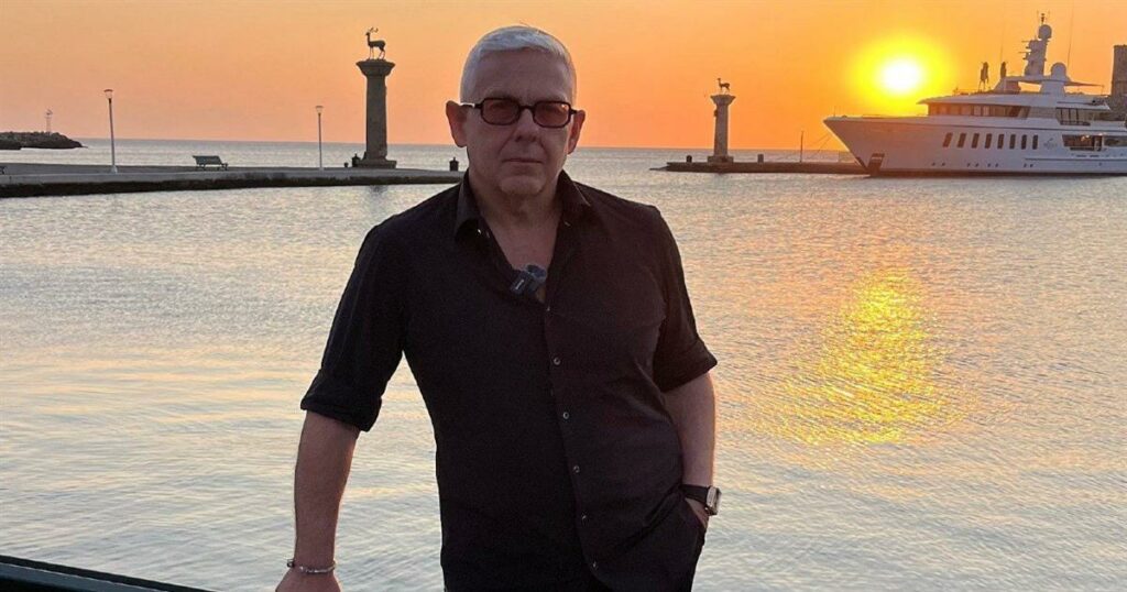 “Χωρις ηθική και χωρίς ενσυναίσθηση” – Άγριο κράξιμο Τάσου Δούση για γάμο Οικονομάκου – Τσερέλα