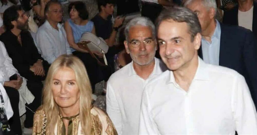 Όλοι γύρισαν να κοιτάξουν τι φοράει: H νέα εντυπωσιακή έθνικ εμφάνιση της Μαρέβας αποδεικνύει το αψεγάδιαστο στυλ της