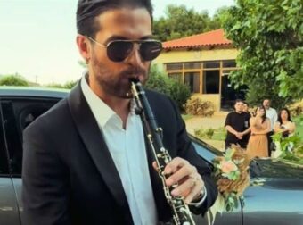 Άρης Μουγκοπέτρος: Έπαιξε ξανά κλαρίνο σε γάμο έναν χρόνο μετά τον ακρωτηριασμό του – Συγκινεί το βίντεο