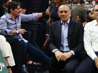 Ο Γιαννακόπουλος στέλνει μήνυμα στους αδερφούς Αγγελόπουλους: «Πώς θα νιώσετε αν ένα ολόκληρο γήπεδο βρίζει τα δικά σας τα παιδιά;»