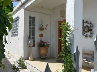 Φονικό στο Λόγγο Αιγίου: Αναποδογυρισμένα έπιπλα και χάος – Δείτε για πρώτη φορά φωτογραφίες ντοκουμέντο μέσα από το σπίτι που έγινε η σφαγή!