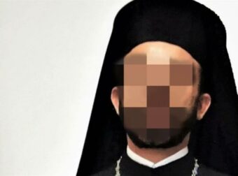 Μεγαλόσχημος κληρικός συνελήφθη στα Πετράλωνα: Έδειχνε τα γεννητικά του όργανα σε περαστικούς