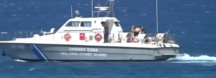 Τουριστικό σκάφος εμβόλισε αλιευτικό και το κατέστρεψε ολοσχερώς έξω από τη Μαρίνα Ζέας