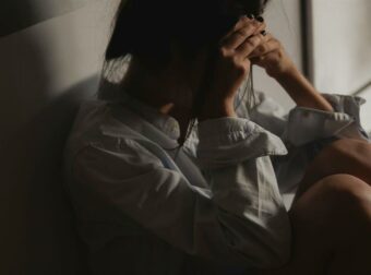 Πασίγνωστη Ελληνίδα αθλήτρια στα δικαστήρια με τον πρώην σύντροφό της για ασέλγεια στην κόρη της και ενδοοικογενειακή απειλή