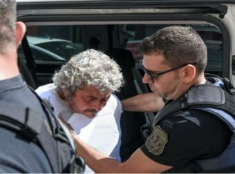 «Κάστρο» στο Αίγιο ο Δαλαμάγκας – Πώς ζούσε με δεκάδες σκυλιά και μυστική ταυτότητα