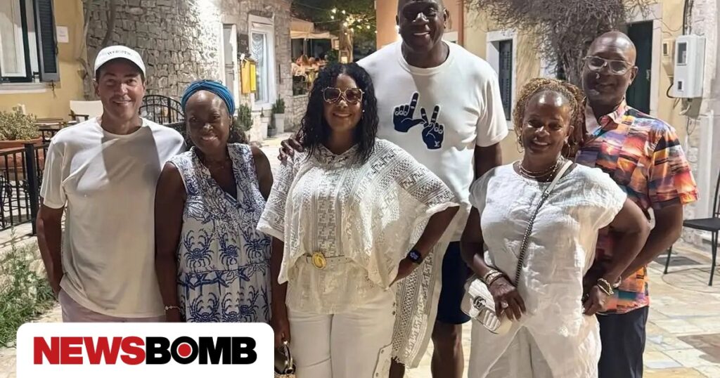 «Ψήφισε» ξανά Ιόνιο για τις διακοπές του ο Μάτζικ Τζόνσον – Το άλμπουμ από τους Παξούς