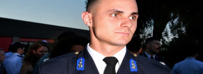 Βαρύ πένθος στο Αγρίνιο από τον θάνατο του 27χρονου αξιωματικού, Κωνσταντίνου Λαιμοδέτη, που πέθανε στη φωτιά στο Γύθειο