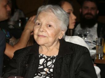 Μαίρη Λίντα: Η δολοφονία της μητέρας της που την σημάδεψε – Διαρρήκτες την χτύπησαν και την έκαψαν ζωντανή