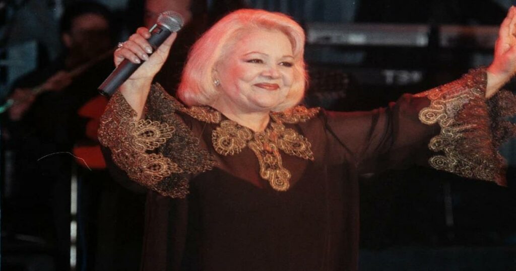 Μαίρη Λίντα: Η φρικτή δολοφονία της μητέρας της, η κακοποίηση από τον δεύτερο σύζυγό της και οι άγνωστες ιστορίες της ζωής της