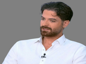 Άρης Μουγκοπέτρος: «Το μάτι μου είναι στη θέση του αλλά δεν βλέπει – Έκανα 7 επεμβάσεις σε 11 μήνες»