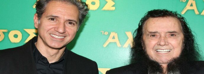 Η συγκλονιστική στιγμή που ο Δημήτρης Κόκοτας τραγουδάει με τον πατέρα του, Σταμάτη το τραγούδι «Γιε μου»