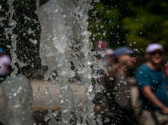 Καιρός: Επιμένει ο καύσωνας με 39άρια – Πότε θα υποχωρήσει η έντονη ζέστη και πού θα βρέξει