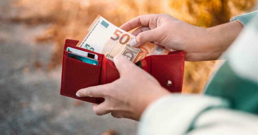 Μισθοί 2027: Η παγίδα που «τρώει» τις αυξήσεις – Τα 50 ευρώ που γίνονται μόλις 36