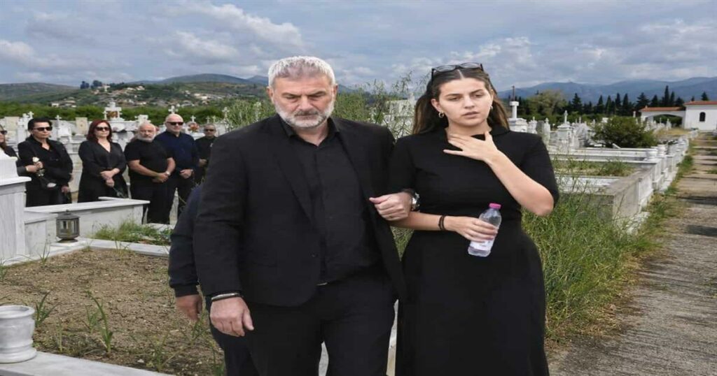 Έγινε το μνημόσυνο για τα τρίμηνα της Γωγώς: Η υπόσχεση που έδωσε η Βικτώρια πάνω από το μνήμα της μητέρας της